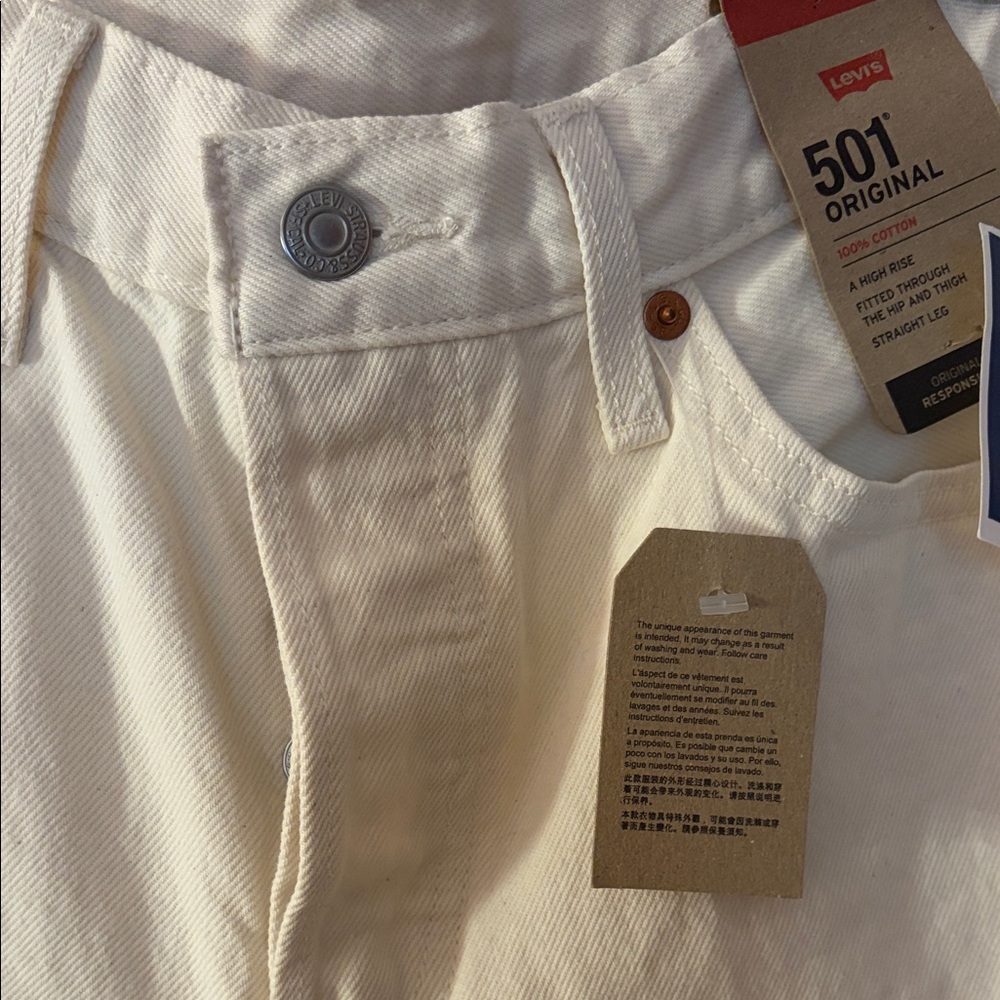 NWT Levi’s Cream Jeans w Butterfly Design 🦋 - Picture 2 of 6